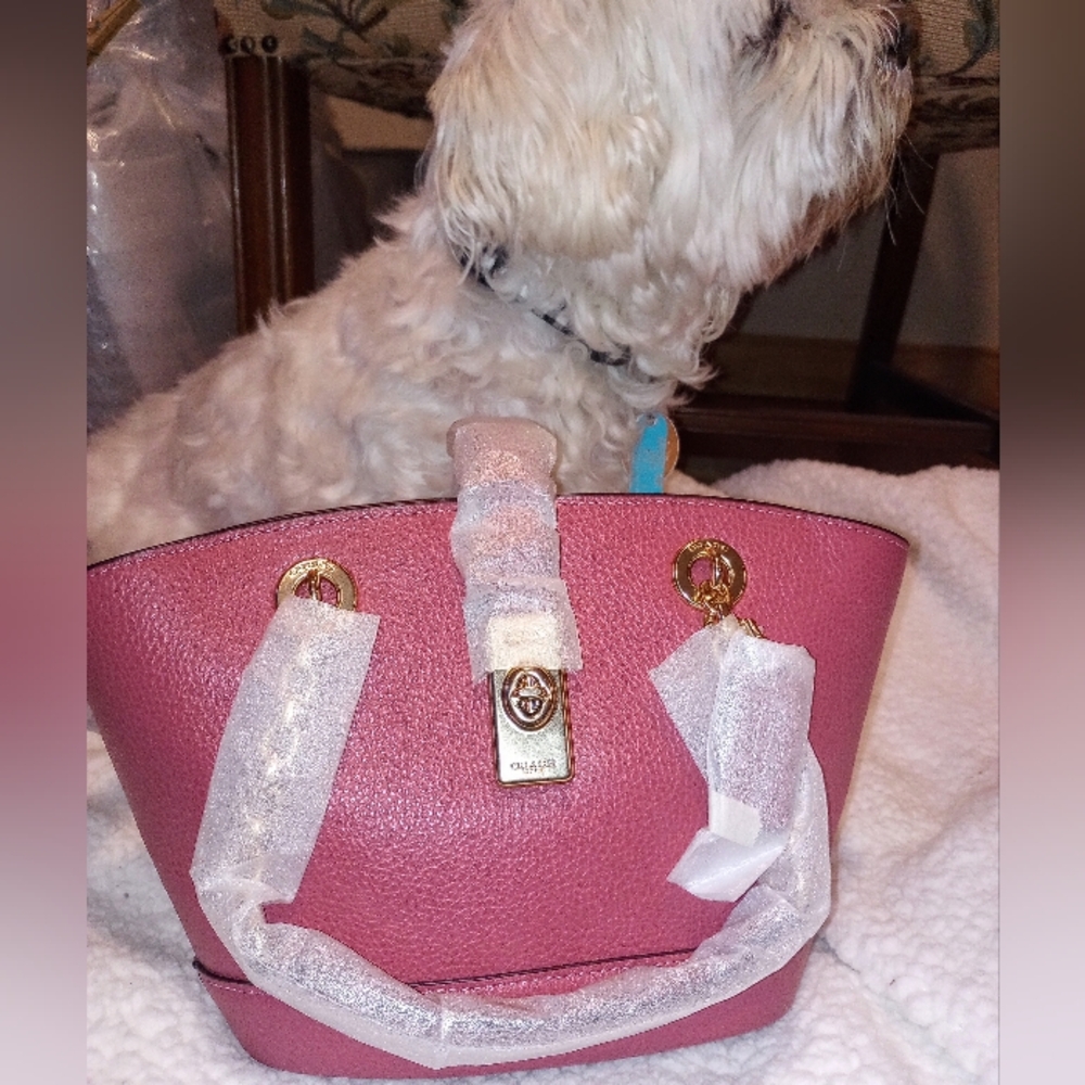 Coach LTHR LANE BCKT w/shoulder strap,Rouge;Never out of bag B4 pics! Gorgeous! - Picture 2 of 12